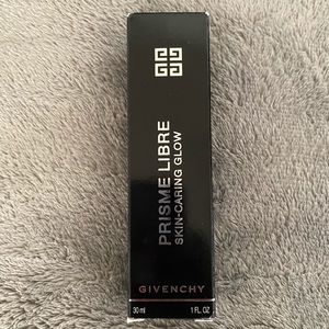 Prisme Libre Skin-Caring Glow Foundation